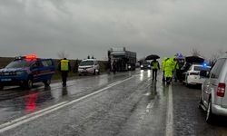 Mardin'de tır ile otomobilin çarpıştığı kazada 1 kişi öldü, 4 kişi yaralandı