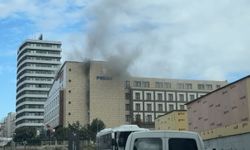 Merter Polisevi'nde çıkan yangına müdahale ediliyor