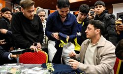 Mesut Özil, Avcılar'daki iftar programında gençlerle buluştu