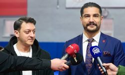 Mesut Özil, güreş milli takımı kampını ziyaret etti