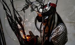 Metal parçalar kadın gücüyle sanat eserine dönüşüyor