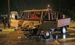 Muğla'da yakıt tankeriyle çarpışan kamyonetteki 2 kişi yaralandı