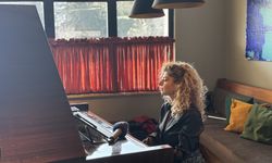 Müzisyen Esra Üçcan, Türk kültürüne ait eserleri dünyaya tanıtıyor