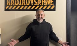 Oyuncu Kemal Başar, Kadıköy Sahne'de konser verdi