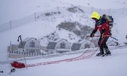Pistler gece boyu süren çalışmalarla kayakseverler için hazırlanıyor