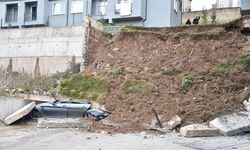 Sakarya'da istinat duvarının çökmesi nedeniyle 3 bina tahliye edildi