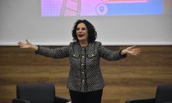 Sanatçı Hülya Koçyiğit, Van'da 'Sinema ve Aile' konulu söyleşiye katıldı