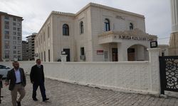 Şanlıurfa'da caminin tavan alçısı cemaatin üstüne düştü