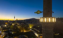 Saraybosna'daki tarihi Başçarşı ramazan için 'ay ve yıldız' motifli ışıklarla aydınlatıldı