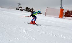 Sarıkamış'ta Berkin Usta Sezonu Alp Disiplini kayak yarışları başladı