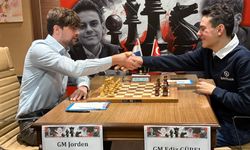 Satranç oyuncuları Ediz Gürel ile Van Foreest arasındaki özel maçta beşinci oyun bitti