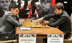 Satranç oyuncuları Ediz Gürel ile Van Foreest arasındaki özel maçta dördüncü oyun tamamlandı