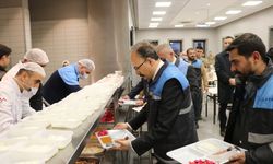 Siirt Valisi Kemal Kızılkaya madencilerle iftar yaptı