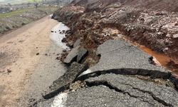 Şırnak'ta sağanak nedeniyle köy yolu çöktü