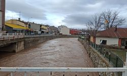 Sivas'ta eriyen kar sularıyla Tecer Irmağı'nın debisi yükseldi