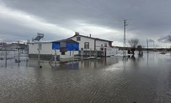 Sivas'ta sağanak ve eriyen kar su baskınlarına neden oldu