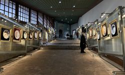 Songül Acer'in 'Aynı Sırda Buluşanlar' sergisi, Yeni Camii Hünkar Kasrı'nda açıldı