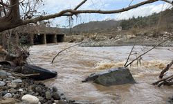 Suriye'nin Bayırbucak bölgesinde sel köprüyü yıktı, onlarca köyün bağlantısı kesildi
