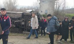 Tokat'ta öğrencileri taşıyan minibüs ile otomobilin çarpıştığı kazada 22 kişi yaralandı