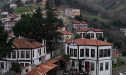 Trabzon'daki Orta Mahalle ziyaretçilerini tarihi güzellikleri keşfe çıkarıyor