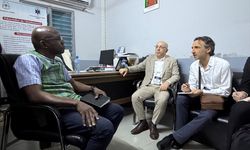 Türkiye'nin Vagadugu Büyükelçisi Esirgen, Burkina Faso'daki Türk organ nakli heyetini kabul etti