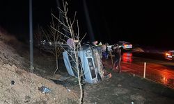 Uşak'ta şarampole devrilen işçi servisindeki 17 kişi yaralandı