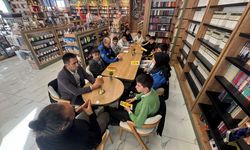 Van'da polis ve öğrenciler 'kitap tahlili' etkinliğinde buluşuyor
