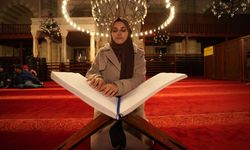 'Yapamazsın' denilen görme engelli, azmiyle hafız olmayı başardı