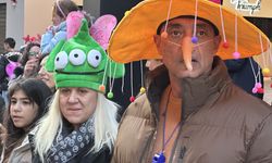 Yunanistan Paskalya orucu öncesi kostümlü geçit törenlerine sahne oldu