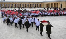 14 Mart Tıbbiyeliler Derneği üyeleri Anıtkabir'i ziyaret etti