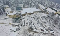 Abant ve Gölcük'te martta yağan kar tatilcileri sevindirdi