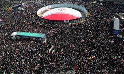 ABD-İsrail saldırısında ölen Laricani ve İranlı denizciler için Tahran'da cenaze töreni düzenlendi