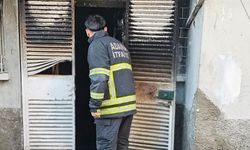 Adana'da iki katlı binada çıkan yangında bir kişi yaralandı