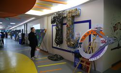 Adana'da öğrencilerin atık malzemelerden yaptıkları eserler sergilendi