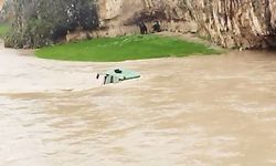 Adıyaman'da sele kapıldıktan sonra yüzerek çıktıkları mağarada mahsur kalan 4 kişi kurtarıldı