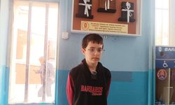 Afyonkarahisar'da öğretmen ve öğrenciler, veresiye defterlerindeki borçları kapattı