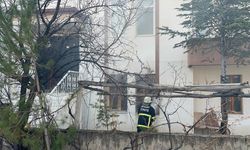 Aksaray'da 5 katlı apartmanda çıkan yangın hasara neden oldu