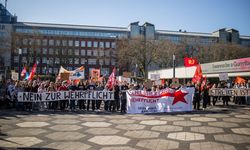 Almanya'da binlerce öğrenci askerlik hizmetine ilişkin yasayı ve zorunlu askerliği protesto etti