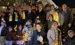 Almanya'da çocuklar aileleriyle YTB'nin düzenlediği iftar ve fener alayı yürüyüşüne katıldı