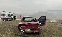 Amasya'da iki otomobilin çarpıştığı kazada 5 kişi yaralandı