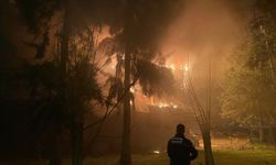 Antalya'da zincir markette çıkan yangın hasara yol açtı