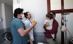 Aydın'da doktor kardeşler aynı hastanede çocuklara sağlık hizmeti veriyor