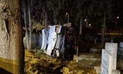 Aydın'da mezarlığa devrilen panelvandaki 3 kişi yaralandı