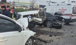 Balıkesir'de 4 otomobilin karıştığı kazada 1 kişi öldü, 1 kişi yaralandı