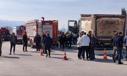 Balıkesir'de kamyonla çarpışan otomobildeki 1 kişi öldü, 2 kişi yaralandı