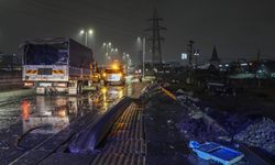 Başkentte bariyer ve direğe çarpan otomobilin sürücüsü hayatını kaybetti