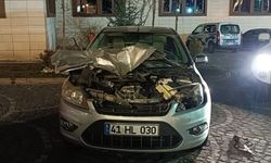 Bingöl'de kontrolden çıkarak 3 araca çarpan otomobildeki 4 kişi yaralandı