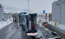 Bingöl'de takla atan otomobil ve hafif ticari araçtaki 6 kişi yaralandı