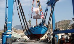 Bodrum'un son sünger avcısı 'Aksona Mehmet' 64 yıllık teknesini denize indirdi