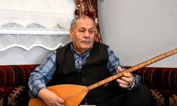 Bozlak ustası Muharrem Ertaş'ın sözüyle eline aldığı bağlamayı 53 yıldır bırakmıyor